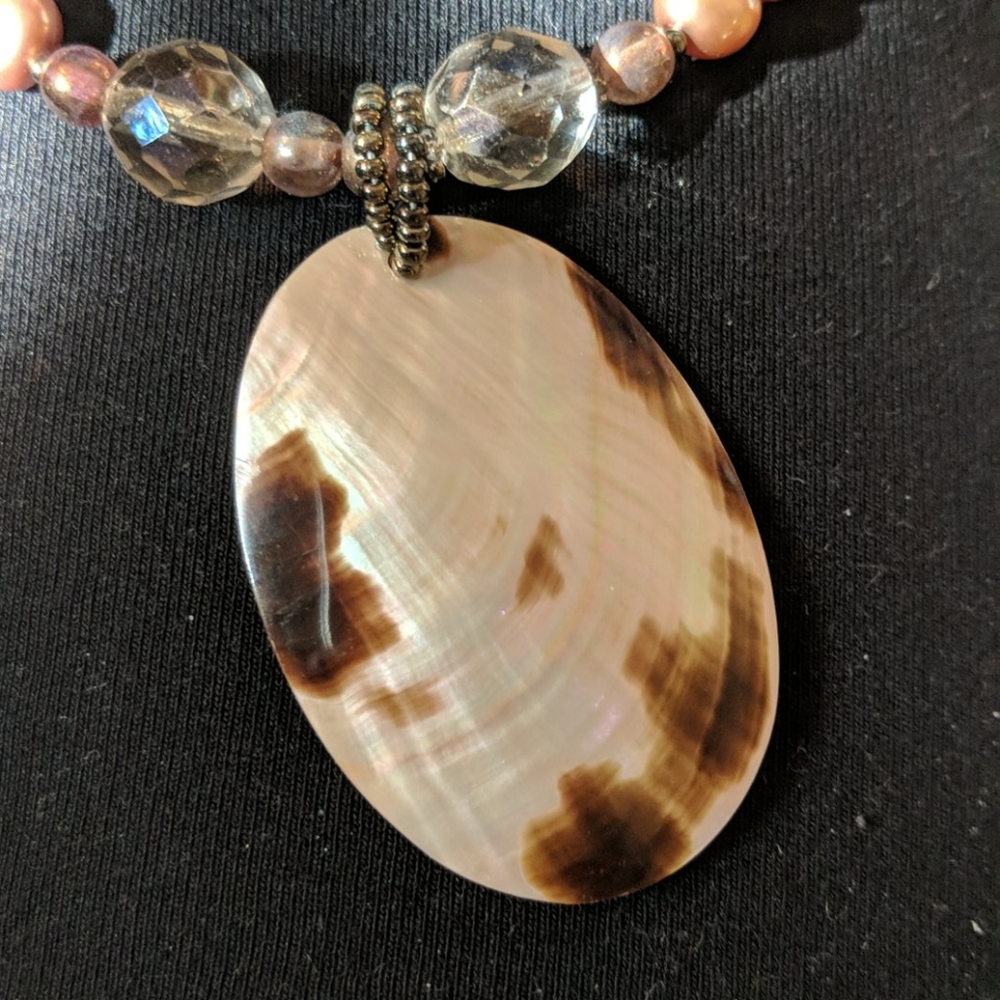 3/$25 Mother of Pearl shell and bead necklace - Picture 10 of 11